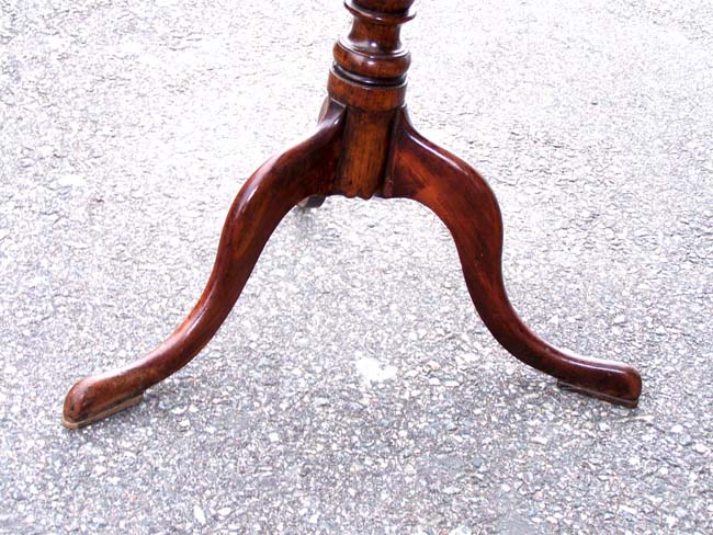 A George III period diminutive Plum Wood Tripod Table on Cabriole Legs with Pad Feet circa 1770 — image 7
